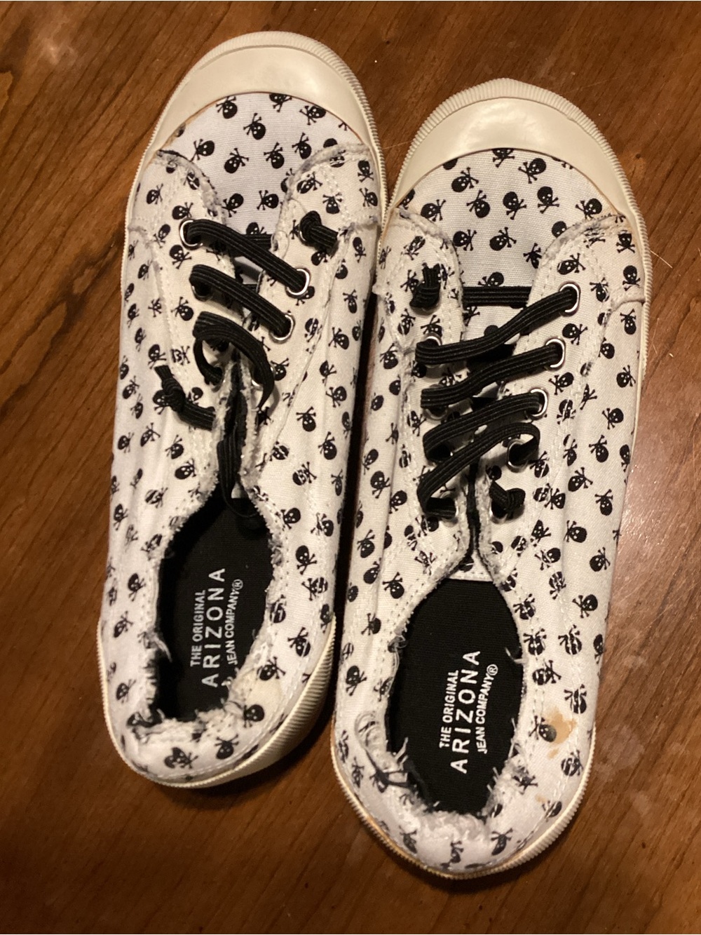 Arizona Jean Company Women’s White Skull-Print Canvas Sneakers